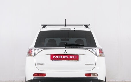 Mitsubishi Outlander III рестайлинг 3, 2013 год, 1 349 000 рублей, 6 фотография