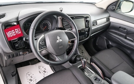 Mitsubishi Outlander III рестайлинг 3, 2013 год, 1 349 000 рублей, 9 фотография