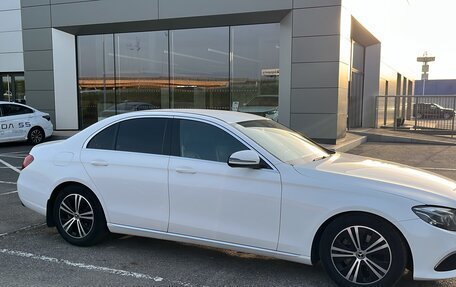 Mercedes-Benz E-Класс, 2019 год, 3 200 000 рублей, 4 фотография