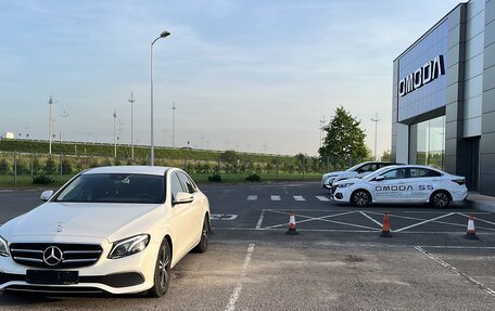 Mercedes-Benz E-Класс, 2019 год, 3 200 000 рублей, 6 фотография