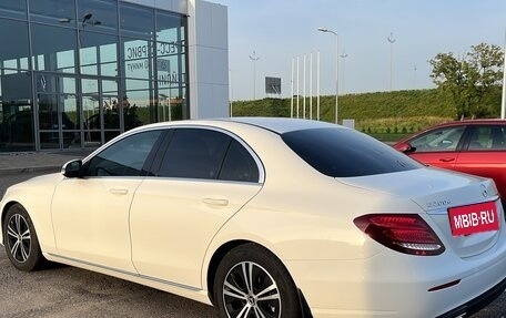 Mercedes-Benz E-Класс, 2019 год, 3 200 000 рублей, 3 фотография