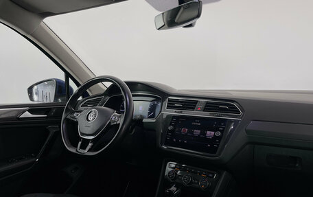 Volkswagen Tiguan II, 2018 год, 2 590 000 рублей, 13 фотография