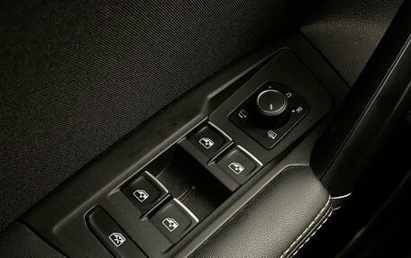 Volkswagen Tiguan II, 2018 год, 2 590 000 рублей, 19 фотография