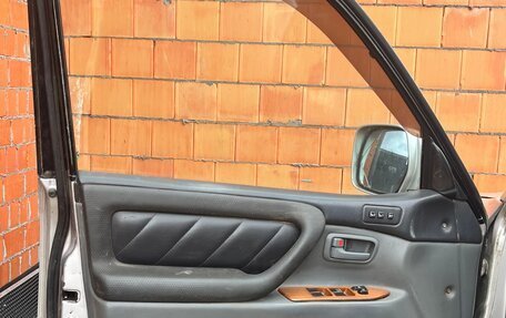 Toyota Land Cruiser 100 рестайлинг 2, 2001 год, 1 200 000 рублей, 11 фотография