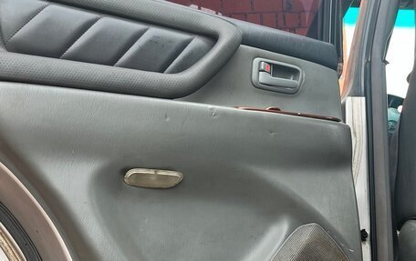 Toyota Land Cruiser 100 рестайлинг 2, 2001 год, 1 200 000 рублей, 19 фотография