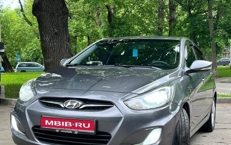 Hyundai Solaris II рестайлинг, 2011 год, 980 000 рублей, 1 фотография