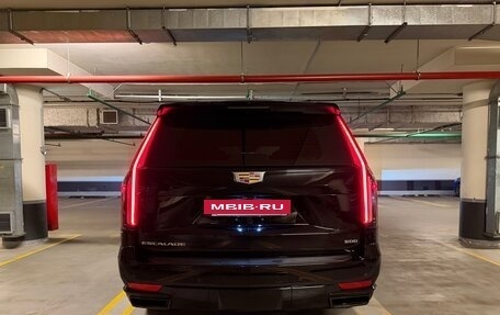 Cadillac Escalade V, 2022 год, 13 700 000 рублей, 6 фотография
