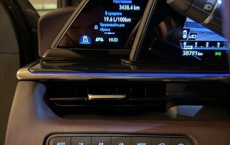 Cadillac Escalade V, 2022 год, 13 700 000 рублей, 18 фотография