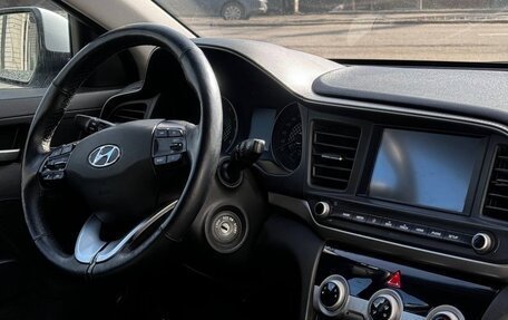 Hyundai Elantra VI рестайлинг, 2019 год, 1 050 000 рублей, 7 фотография