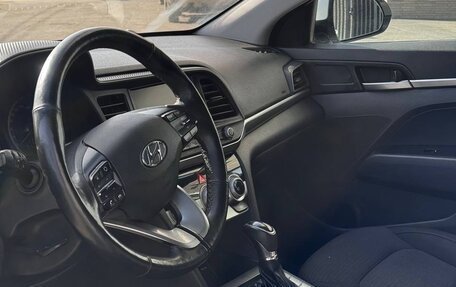 Hyundai Elantra VI рестайлинг, 2019 год, 1 050 000 рублей, 6 фотография