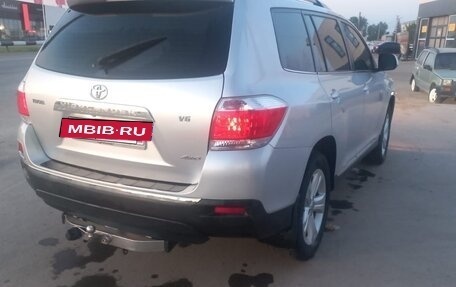 Toyota Highlander III, 2012 год, 1 820 000 рублей, 4 фотография