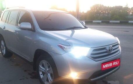 Toyota Highlander III, 2012 год, 1 820 000 рублей, 8 фотография