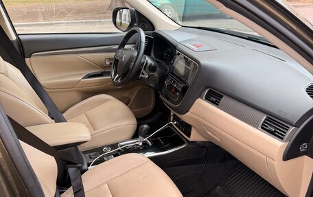 Mitsubishi Outlander III рестайлинг 3, 2019 год, 2 850 000 рублей, 7 фотография
