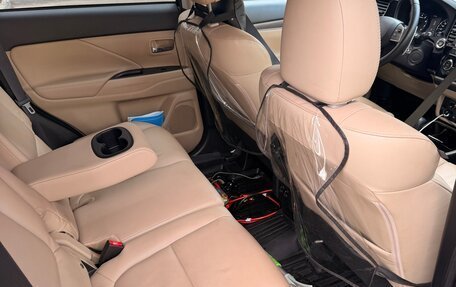 Mitsubishi Outlander III рестайлинг 3, 2019 год, 2 850 000 рублей, 8 фотография