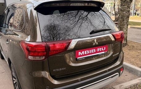 Mitsubishi Outlander III рестайлинг 3, 2019 год, 2 850 000 рублей, 3 фотография