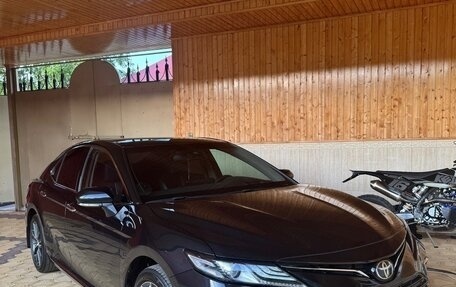 Toyota Camry, 2023 год, 3 290 000 рублей, 3 фотография