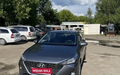 Hyundai Solaris II рестайлинг, 2021 год, 1 600 000 рублей, 1 фотография