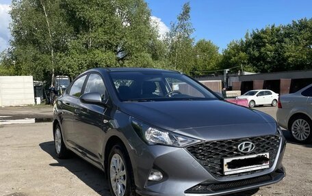 Hyundai Solaris II рестайлинг, 2021 год, 1 600 000 рублей, 2 фотография