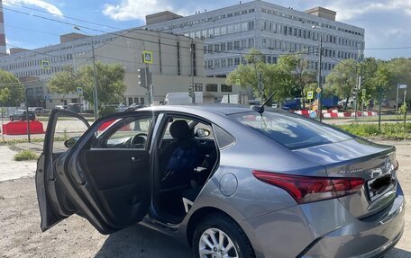 Hyundai Solaris II рестайлинг, 2021 год, 1 600 000 рублей, 5 фотография