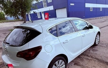 Opel Astra J, 2012 год, 650 000 рублей, 2 фотография