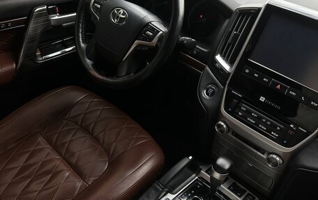 Toyota Land Cruiser 200, 2017 год, 6 500 000 рублей, 15 фотография