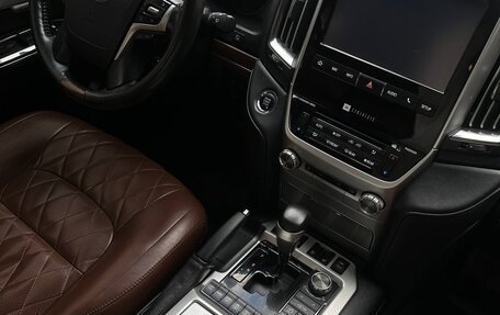 Toyota Land Cruiser 200, 2017 год, 6 500 000 рублей, 12 фотография