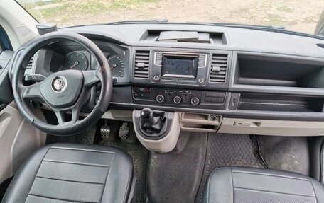 Volkswagen Caravelle T5, 2015 год, 2 850 000 рублей, 8 фотография