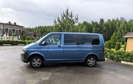 Volkswagen Caravelle T5, 2015 год, 2 850 000 рублей, 4 фотография