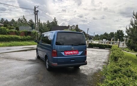 Volkswagen Caravelle T5, 2015 год, 2 850 000 рублей, 2 фотография