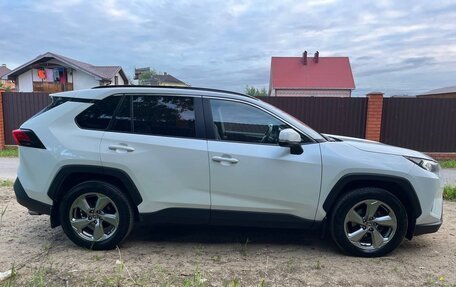 Toyota RAV4, 2020 год, 3 300 000 рублей, 4 фотография