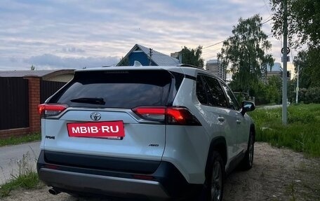 Toyota RAV4, 2020 год, 3 300 000 рублей, 5 фотография