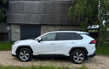 Toyota RAV4, 2020 год, 3 300 000 рублей, 8 фотография