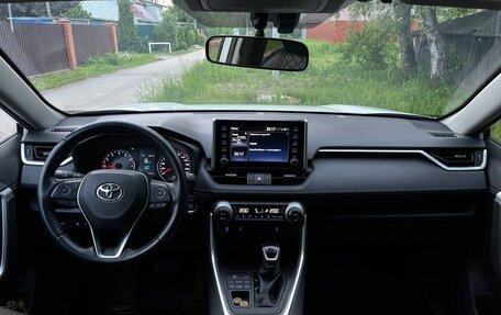 Toyota RAV4, 2020 год, 3 300 000 рублей, 10 фотография