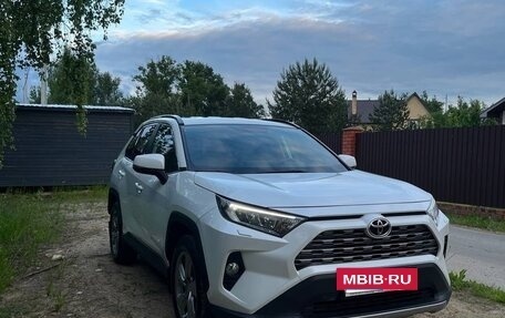 Toyota RAV4, 2020 год, 3 300 000 рублей, 3 фотография