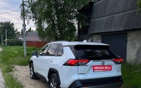 Toyota RAV4, 2020 год, 3 300 000 рублей, 7 фотография
