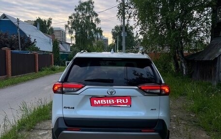 Toyota RAV4, 2020 год, 3 300 000 рублей, 6 фотография