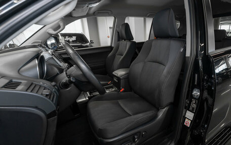 Toyota Land Cruiser Prado 150 рестайлинг 2, 2016 год, 3 800 000 рублей, 9 фотография