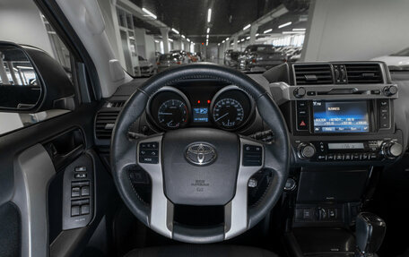 Toyota Land Cruiser Prado 150 рестайлинг 2, 2016 год, 3 800 000 рублей, 10 фотография