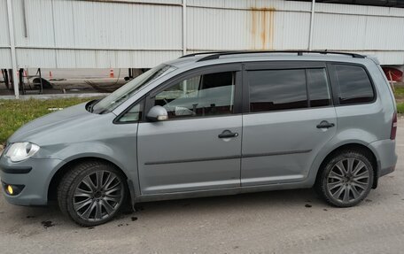 Volkswagen Touran III, 2008 год, 800 000 рублей, 2 фотография