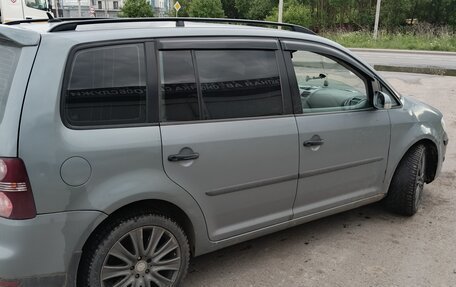 Volkswagen Touran III, 2008 год, 800 000 рублей, 3 фотография