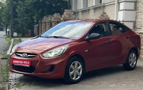 Hyundai Solaris II рестайлинг, 2011 год, 850 000 рублей, 2 фотография