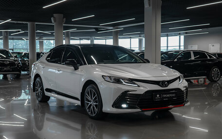 Toyota Camry, 2021 год, 3 280 000 рублей, 2 фотография