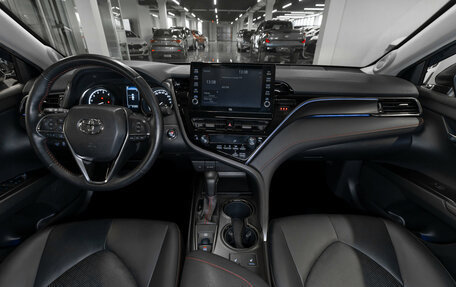 Toyota Camry, 2021 год, 3 280 000 рублей, 8 фотография