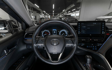 Toyota Camry, 2021 год, 3 280 000 рублей, 10 фотография
