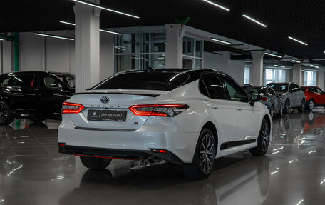 Toyota Camry, 2021 год, 3 280 000 рублей, 5 фотография