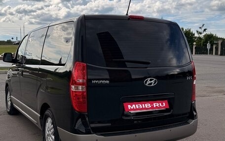 Hyundai H-1 II рестайлинг, 2016 год, 2 300 000 рублей, 21 фотография