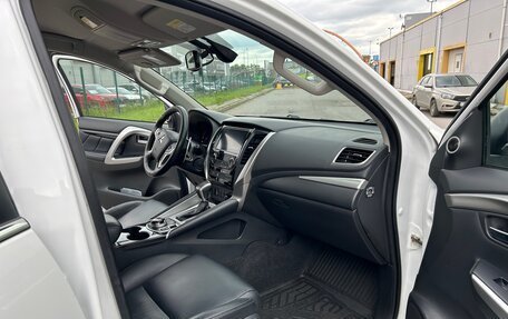 Mitsubishi Pajero Sport III рестайлинг, 2019 год, 3 170 000 рублей, 9 фотография