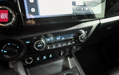 Toyota Hilux VIII, 2016 год, 2 980 000 рублей, 15 фотография
