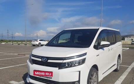 Toyota Voxy III, 2014 год, 1 750 000 рублей, 1 фотография