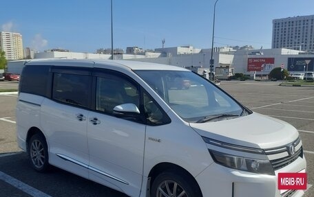 Toyota Voxy III, 2014 год, 1 750 000 рублей, 3 фотография